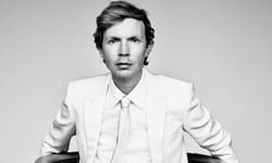 Beck - Letras y Acordes de las canciones más populares de los artistas del momento