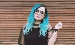 Daniela Araújo - Letras y Acordes de las canciones más populares de los artistas del momento