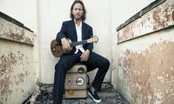 Eddie Vedder - Letras y Acordes de las canciones más populares de los artistas del momento